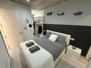 2-Bedroom Seaview Heart of The PACEVILLE Flat! 5-A